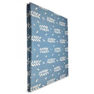 Mantel Rectangular Amelie Estampado Celeste Hojas Blancas - Doral