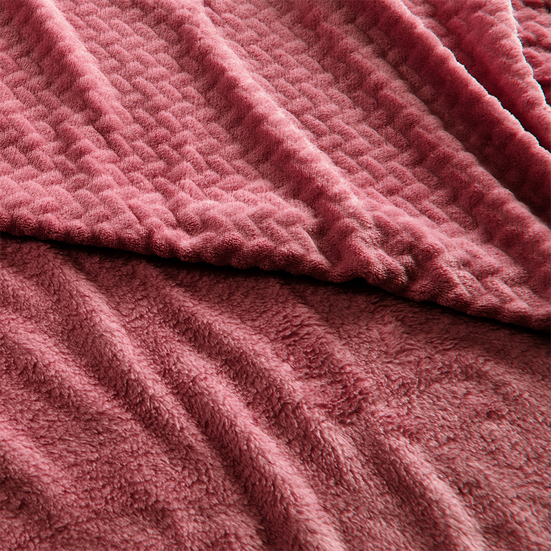 Frazada Coral Embossed 1.5 Plazas / Burdeo - Mashini - Imagen 2