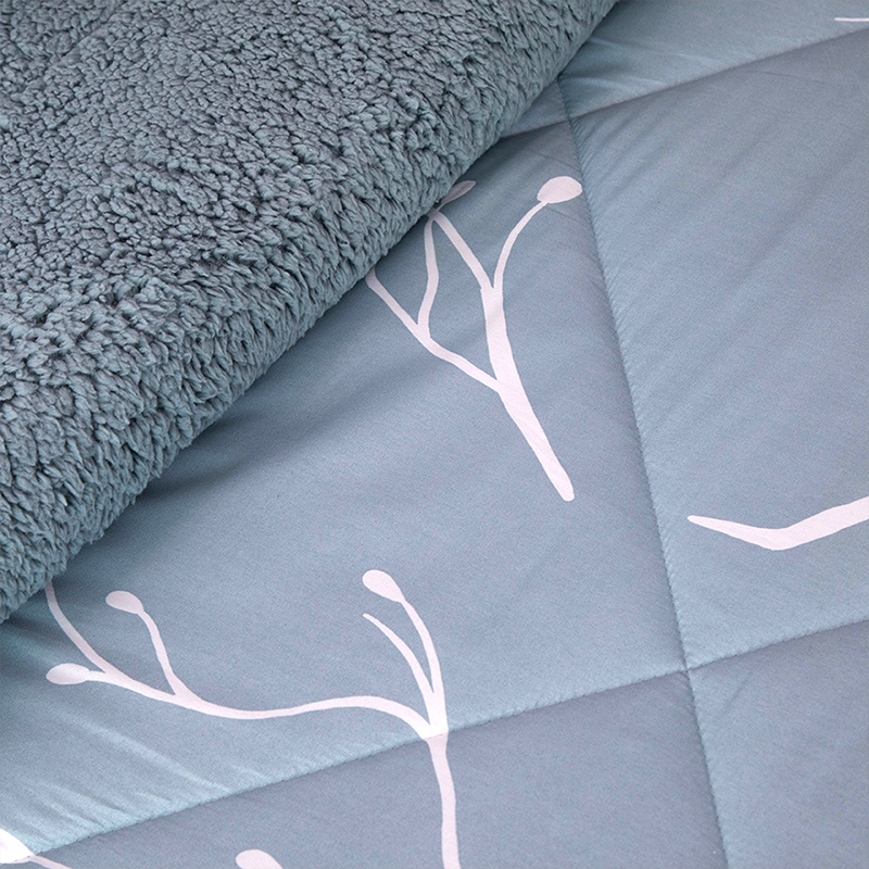 Plumón Estampado Deluxe Sherpa 2.5 Plazas / Ramas Celeste - Doral - Imagen 2