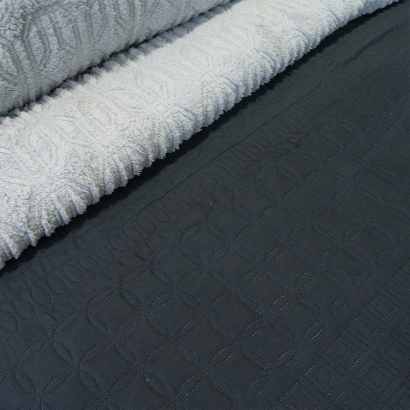 Quilt Hotpress Viena Con Sherpa 2 Plazas / Negro - Doral - Imagen 2
