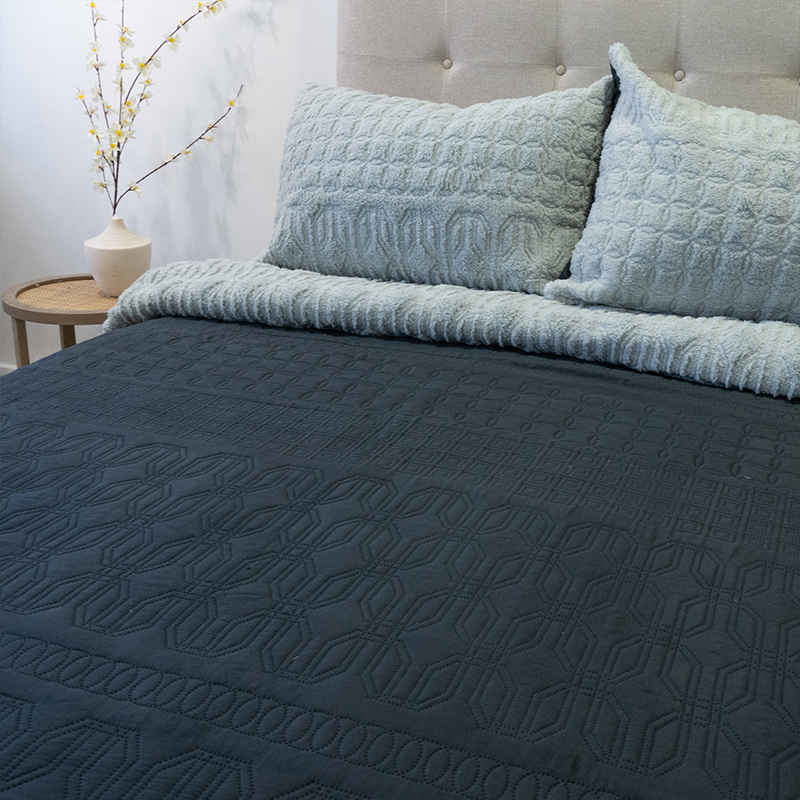 Quilt Hotpress Viena Con Sherpa 2 Plazas / Negro - Doral - Imagen 3