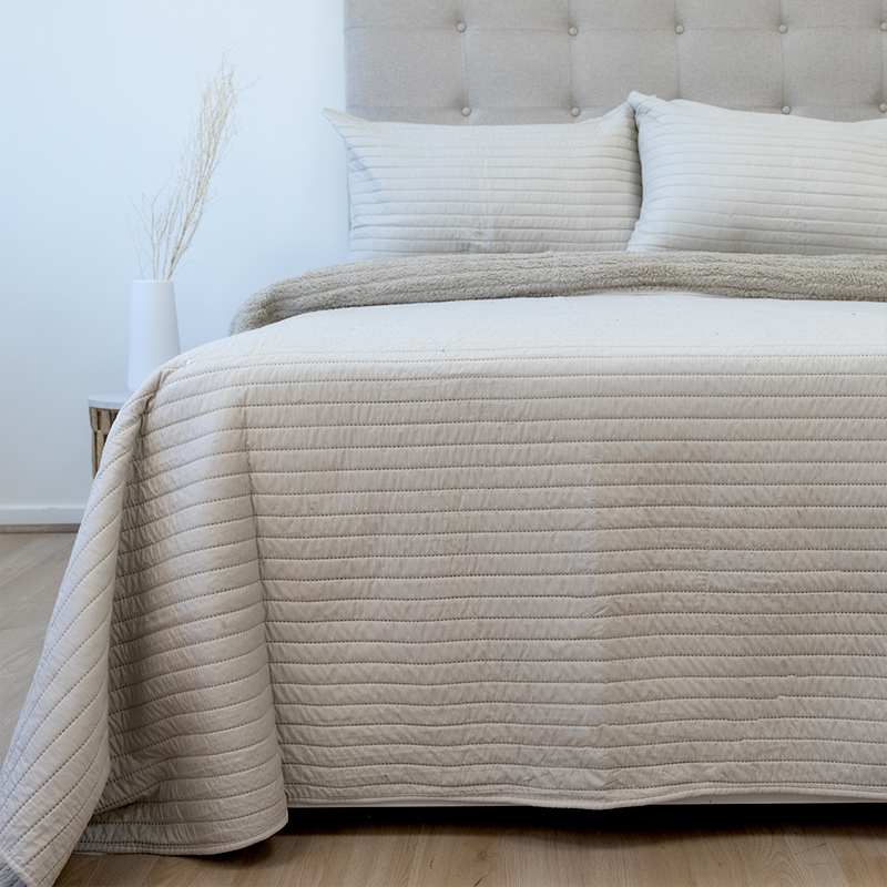 Quilt Hotpress Sena Con Sherpa 2 Plazas / Beige - Doral