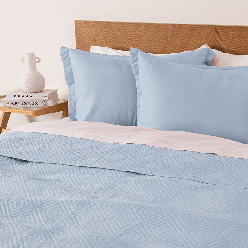 Quilt Cordoba Liso 2.5 Plazas / Celeste - Mashini - Imagen 3
