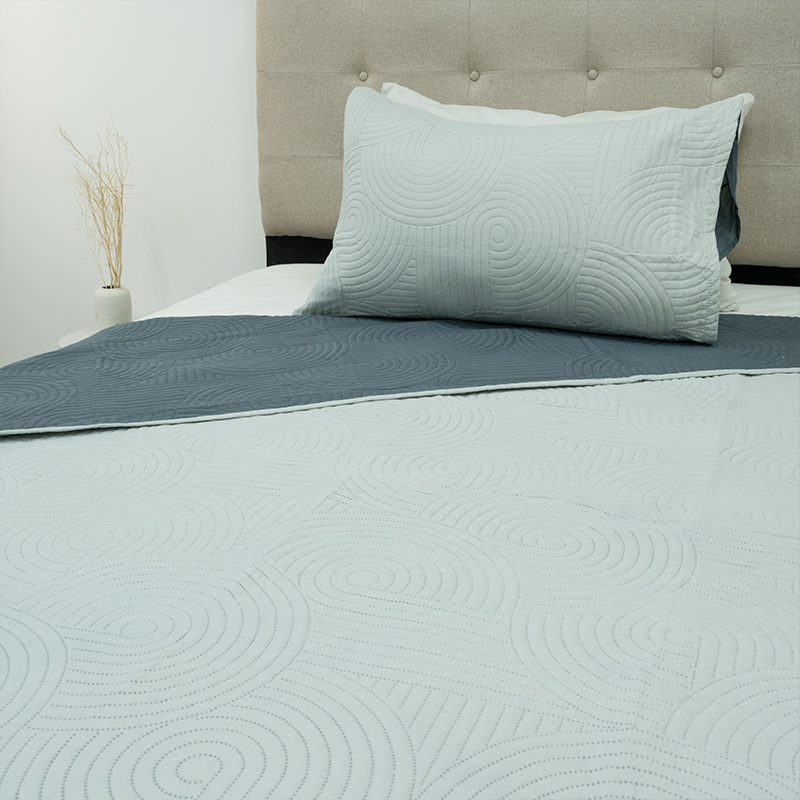Quilt Hotpress Liso Bicolor 1.5 plazas / Verde Pastel Gris - Doral - Imagen 3